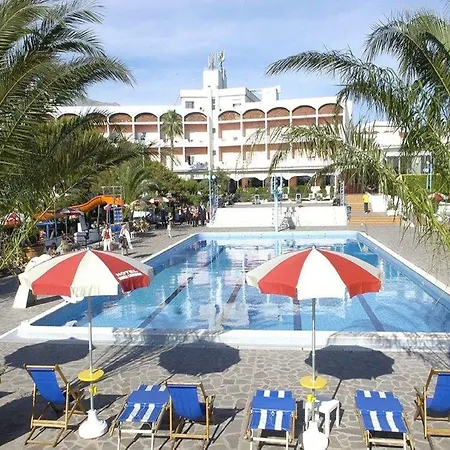 Üdülőközpont Santa Caterina Village Club