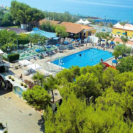 Üdülőközpont Santa Caterina Village Club 4*