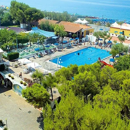 Üdülőközpont Santa Caterina Village Club 4*