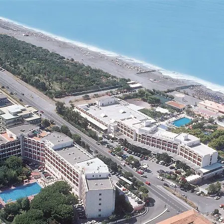 Üdülőközpont Santa Caterina Village Club 4*